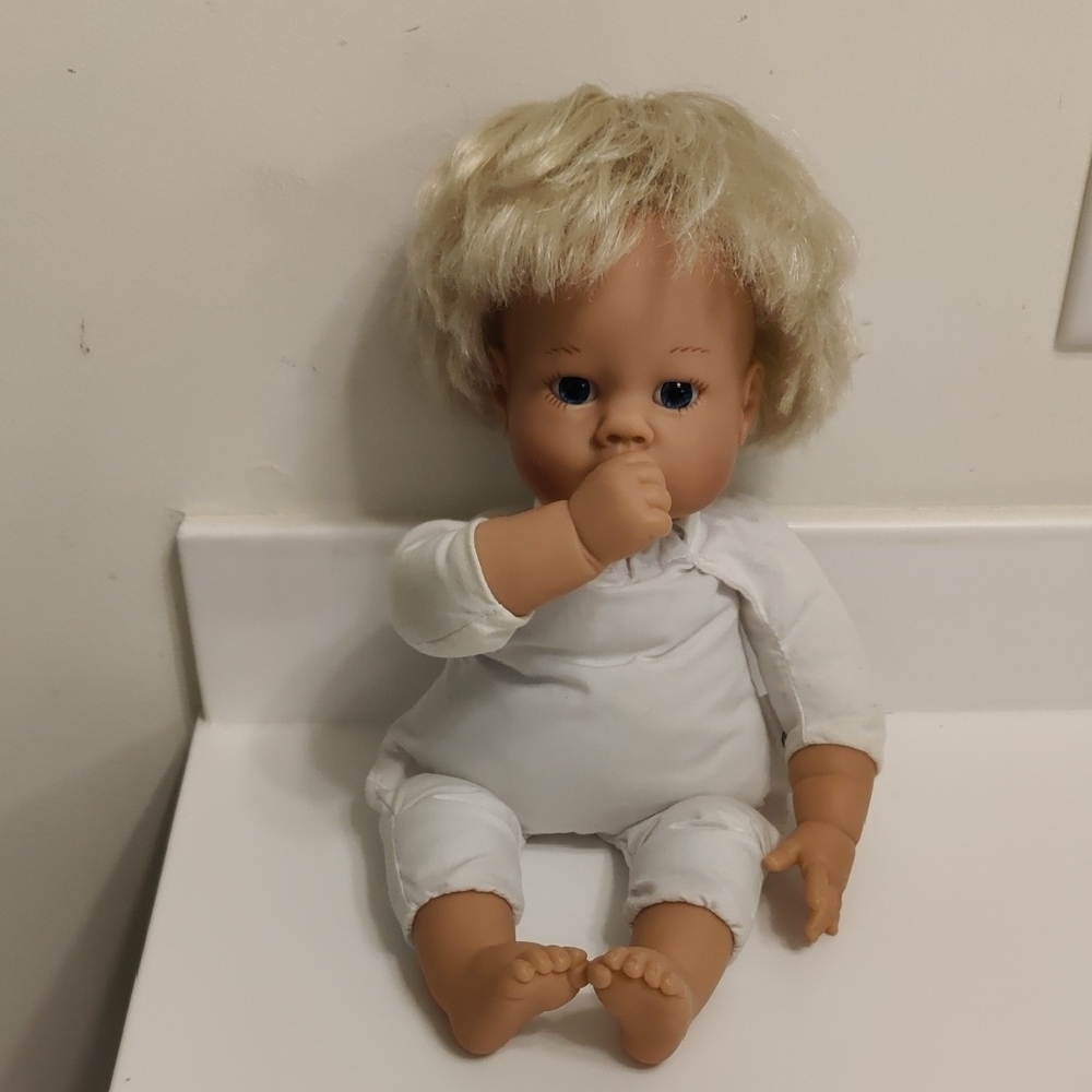 Vintage 2000 Original Lee Middleton Blonde 13" Baby Doll Sucks Thumb